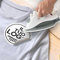 Mr Pubblicità - Fino a 25 Termoadesivi per Tessuti PERSONALIZZATO - Patch Adesiva da Applicare con Ferro da Stiro - per Abbigliamento, Dimensioni e forme Varie (Sagomato, 6 cm)