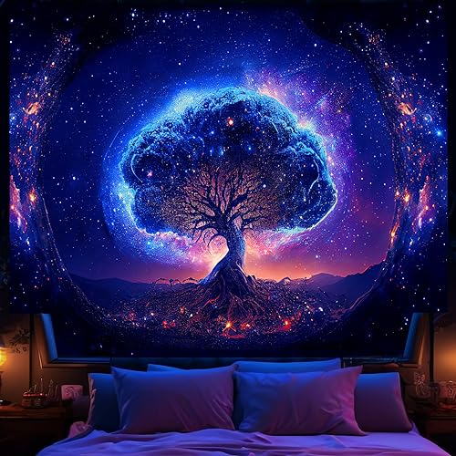 Avinyl Tapisserie arbre et espace à la lumière noire pour chambre à coucher, tapisserie esthétique arbre de vie noire cool pour fille, étoiles fantastiques, galaxie, décoration murale pour salon,