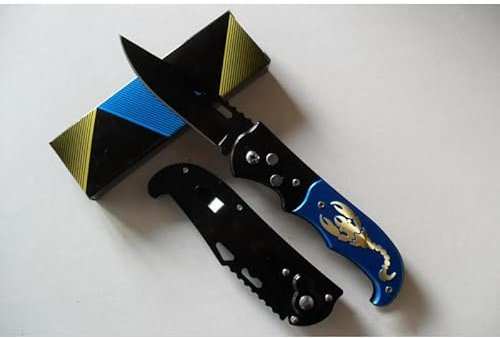 La Petite Caverne 045 - COUTEAU PLIANT DE POCHE LAME ACIER 8,5 CM MANCHE ALU GRAVÉ CAMPING BIVOUAC OUTDOOR