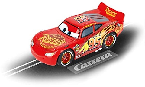 Carrera - 20065010 - Lightning McQueen aus Disney Pixar Cars Slotcar I Exklusiv für Bahn I Detailreich I Geeignet für Jungs & Mädchen I Perfektes Einstiegsrennfahrzeug für Kinder