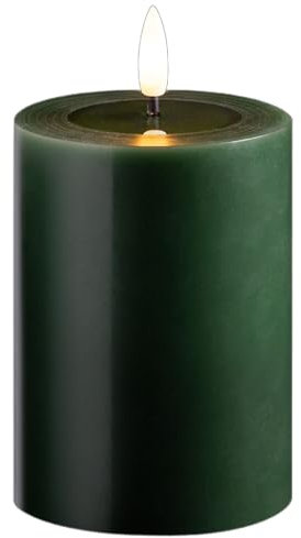 Kleine LED Stumpenkerze mit Timer grün 7,5cm ø, 10cm H, Echtwachspiegel ON/OFF-Timer 6H, 2 AA Batterien nötig LED Echtwachskerze mit Flackereffekt flammenlose Stumpenkerze LED Kerze schmal und klein