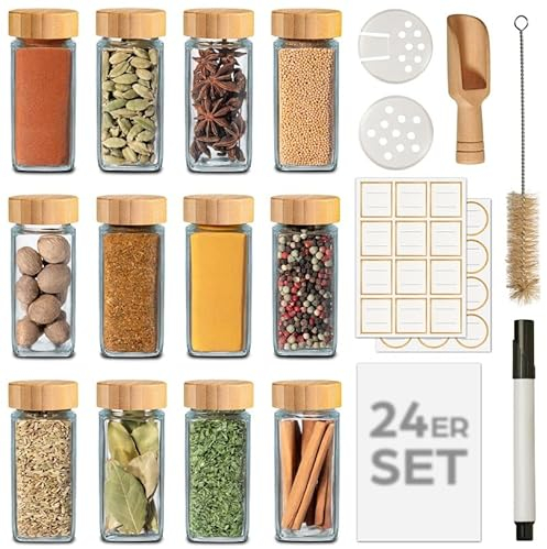 Praknu Gewürzgläser Eckig mit FSC® Bambusdeckel - 24er Set - Gewürz Organizer - Mit Streueinsatz - Gewürzdosen 120ml - Inkl. Etiketten zum Beschriften, Reinigungsbürste & Holzlöffel