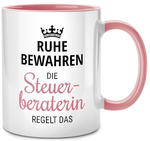 Seness Ruhe bewahren die Steuerberaterin regelt das Tasse, Steuerberater Geschenk lustig, Abschiedsgeschenk Kollegen Jobwechsel, Kollegin Geschenke Abschied, Team Büro Arbeit, Buchhalter Beamte
