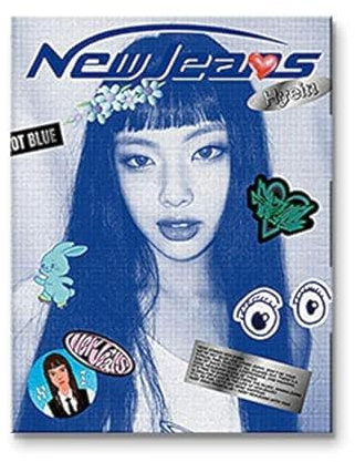 NewJeans New Jeans 1st EP Album Bluebook Version CD + Mini-Poster auf Packung + Logbuch + Pin-Up Buch + Telefonhandbuch + Ausweis + Aufkleberpaket + Fotokarte + Tracking versiegelt (HYEIN Version)