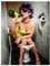 wandmotiv24 Deko Wandbild aus Acrylglas, Größe 40x30cm, Hochformat, Frau trinkend auf Toilette, Fotografie, Funny, Flasche, Dekoration Wohnung modern, Deko, Acryl, Wanddeko Schlafzimmer M0068