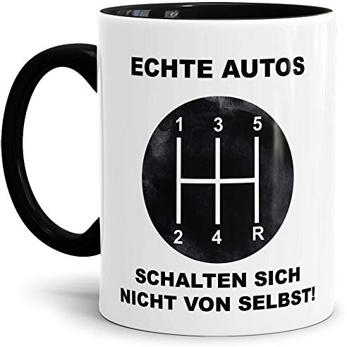 Auto-Tasse mit Spruch Echte Autos schalten sich nicht von selbst! Geschenk für den Auto-Liebhaber/KFZ/Karre/Autonarr/Freak/Innen & Henkel Schwarz