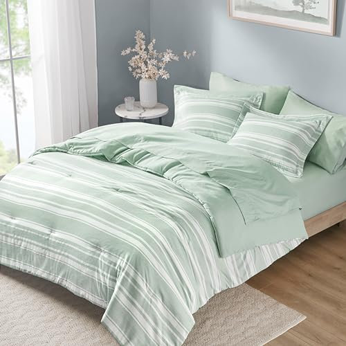 Codi Queen-Bettwäsche-Set, 7-teilig, Salbeigrün / Weiß gestreift, wendbar, kationische Färbung, Shabby-Chic-Bettwäsche-Sets mit Bettdecke, Laken, Kissenbezügen und Kissenbezügen