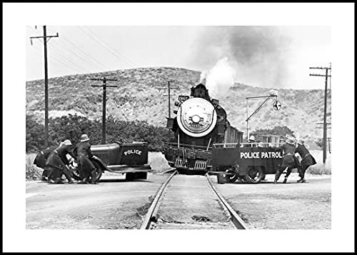 Wandbild Police Patrol 50 x 70 cm (AUFHÄNGFERTIG) mit hochwertigem Rahmen - Bild Film Szene Polizei Filmset Zug Lok Action Stunt - Limitiertes Premium Rahmenbild von Malerifabrikken - Icon Collection