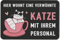 Fußmatte mit Spruch Hier wohnt eine verwöhnte Katze mit Ihrem Personal - Türmatte lustig für innen & außen - Waschbar - Geschenk für Katzenbesitzer