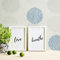 BRICOFLOR Maritim Tapete | Moderne Blumentapete | Wohnzimmer und Esszimmer Vliestapete mit großen Blumen | Florale Vinyl Wandtapete in Blau und Silber