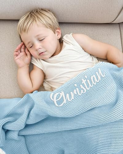 GELLEDI Personalisierte Strickdecke mit Baby-Namen – individuell Besticktes Geschenk für Babypartys und Kindergärten