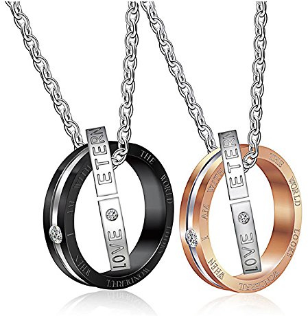 Kim Johanson Paire de colliers « Amour éternel » en or rose et noir en acier inoxydable pour amoureux avec double anneaux et gravure avec pochette à bijoux