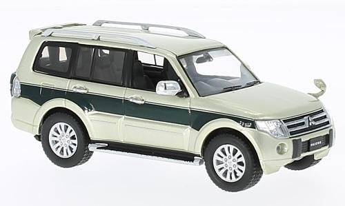 Mitsubishi Pajero 4WD, metallic-hellgrün/dunkelgrün, RHD, 2010, Modellauto, Fertigmodell, First 43 Models 1:43