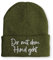 tshirtladen Beanie Der mit dem Hund geht - Lustige Mütze für Hundebesitzer - wärmende Beanie mit Stickmotiv für Winterspaziergänge - Olive