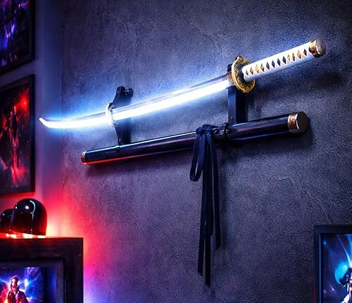 Thommys Things Bambus LED Katana Lichtschwert Im Devil May Cry 5 Vergil Yamato Stil Leuchtend Lang Klinge Mit Lichtleiste Und Schwertscheide Für Cosplay Gamer DMC Fans Merch, Weiß, 71 Cm, 100 Cm