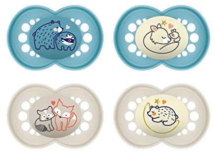 MAM Original Pure Day & Night Schnuller im 4er-Set, Baby Schnuller aus nachhaltigem & bio-erneuerbarem Material, Sauger aus MAM SkinSoft Silikon, mit Schnullerbox, 16+ Monate, Bär/Fuchs/Mond