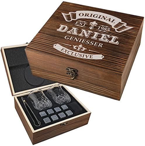 7-TLG Whisky Steine Set mit Wunschgravur - Motiv: Original Exklusive - personalisierte Holzkiste - 2X Whiskygläser, 9X Kühlsteine, 1x Beutel, 1x Zange - von Hand graviert - Geburtstag