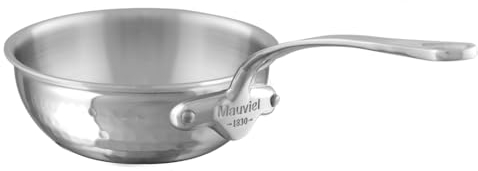 Mauviel M'ELITE Sauteuse incurvée évasée 5 plis martelée avec poignée en fonte d'acier inoxydable, 0,9 l
