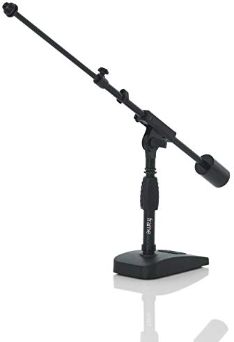Gator Frameworks - Soporte de micrófono de base corta con peso con brazo telescópico y peso de contador de 2.5 libras; ideal para escritorio, grabación y transmisión (GFW-MIC-0822)