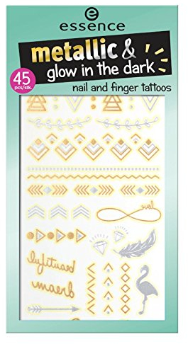 essence Metallizzato e lucido nelle unghie scure e tatuaggi 01