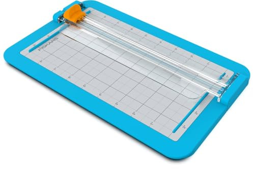 Fiskars Papierschneider für Kinder ab 6 Jahren | Sichere Papierschneidemaschine für gerade Schnitte, Verdeckte Klinge, 29,2 x 17,8 cm, Blau/Silber/Gelb, 1082504
