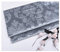 Weicher Samtstoff Dekostoff Meterware 140cm Breit Prägung Blumenmuster Samtmaterial Polsterstoff zum Nähen von Kunsthandwerk, Kissen, Möbeln, Tischdecke(Color:Silber grau)