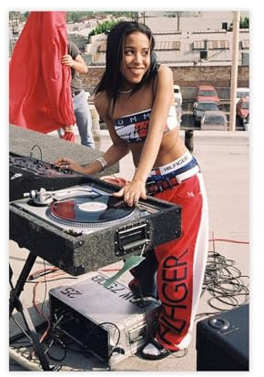 fgxmne Exklusive Kunst, bekannter Rapper Aaliyah-Porträt-Poster, 2 Leinwand-Poster, Schlafzimmerdekoration, Landschaft, Büro, Raumdekoration, Geschenk, 30 x 45 cm