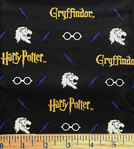 Harry Potter Gryffindor Löwe auf schwarzem Baumwollstoff, 91 cm, offizielles Lizenzprodukt (ideal zum Quilten, Nähen, Bastelprojekte, Wurfkissen und mehr), 91 x 111,8 cm breit