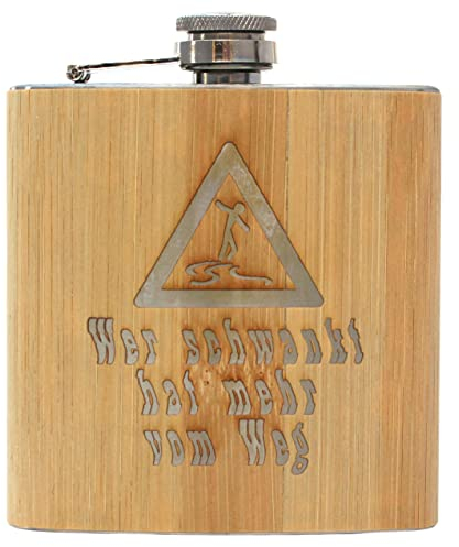 Flachmann mit Gravur Wer schwankt, hat mehr vom Weg - Geschenk für Wanderer und Outdoor Liebhaber, Schnapsgeschenk in Holz Optik, Schnaps Trinkflasche mit witzigem Spruch