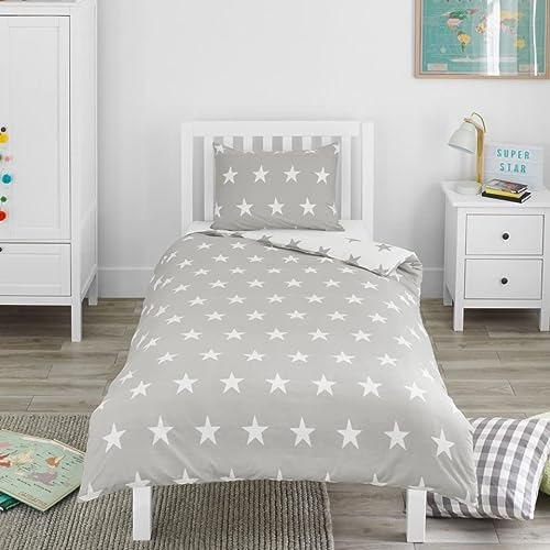 Bloomsbury Mill - Kinderbettwäsche 120 x 150cm Sterne für Kinder - Baby Bettwäsche Mädchen und Jungen – Grau und Weiß Wendebettwäsche und Kissenbezug-Set für Kleinkinder & Babybetten