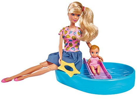 Simba 105733422 - Steffi Love Pool Fun, Spielpuppe in einem modischen Outfit spielt mit ihrem Baby am Planschbecken, mit Rutsche und Schwimmreifen, 29cm, ab 3 Jahre