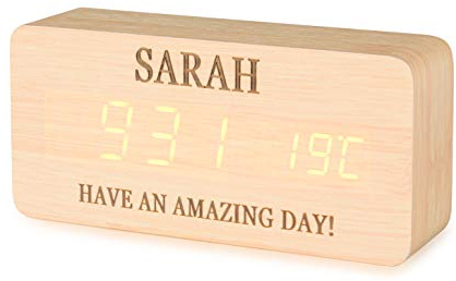 Jewel Personalisierte Hölzerne Wecker LED Digitale Schreibtischuhr mit Benutzerdefinierten Namen und Texten Ziffer Wecker Zeit und Temperatur Anzeige Schlafzimmer Home Decor