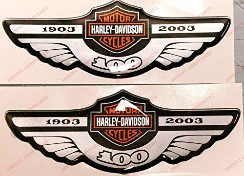 Emblema Logo Decal Harley Davidson, centenario 1903-2003, arancione, coppia adesivi, resina effetto 3D. per serbatoio o casco.
