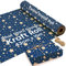 Blauer Kraftpapier Rolle mit Stern-Design - 15 m x 43 cm Geschenkpapier Rolle mit 2 Jute Schnüre - Braunes Packpapier, Ideal als Geschenkpapier Rolle & Weihnachtspapier Geschenkpapier