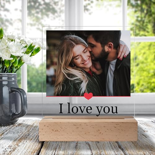 True Statements Personalisiertes Foto-Geschenk für Freundin Partner „Herzlinie“ - Acrylaufsteller mit eigenem Bild, Geschenke für Frauen Männer sie ihn - Acrylglas inkl. Holzsockel - 15x18 cm
