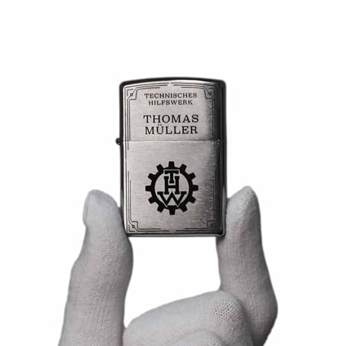 Technisches Hilfswerk (THW) Geschenk – Offizielles Abzeichen, Hochwertiger THW-Accessorie und Dekotation für THW-Mitglieder und Fans des Katastrophenschutzes (Sturmfeuerzeug (Zippo))