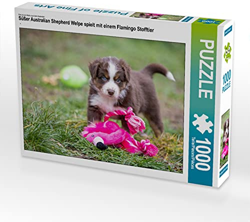 CALVENDO Puzzle Süßer Australian Shepherd Welpe spielt mit einem Flamingo Stofftier | 1000 Teile Lege-Größe 64 x 48 cm Foto-Puzzle für glückliche Stunden