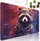 JVGFYNKL TCG Spielmatte, Spielmatte mit Zonen, 61 x 35,6 cm, rutschfestes Gummi für MTG-Spielmatte mit Kordelzug, Reisetasche und 6 Würfel, Waschbär-Astronaut für MTG-Matte, Kartenspiel-Spielmatten