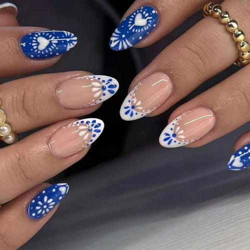 LunarCharm 24 pièces faux ongles bleu-blanc avec motif totem, french tip, ongles artificiels, courts forme d'amande, design cœur, prêt à coller