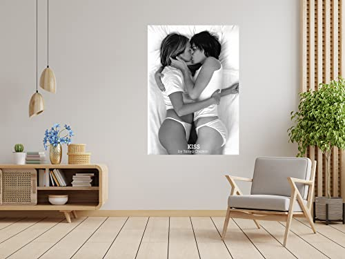 Die Freundinnen: Kiss by Tanja Chalkin | UK Import Foto Poster [59 x 84 cm]