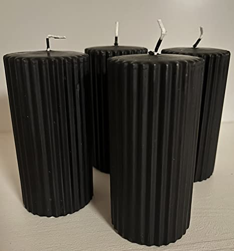 Løgum Kloster dänische Blockkerze Stumpenkerze ohne Duft 4-er Set mit Rillen Brenndauer ca. 39 Std., Sondergrößen ca. 50 Std (Schwarz)