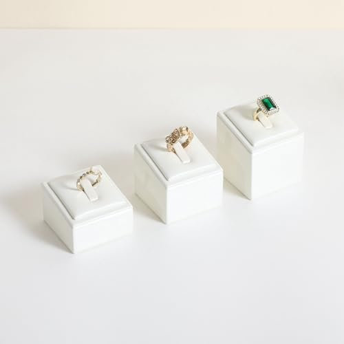 GemeShou 3 supporti esposizione anelli bianco in vendita, porta-anelli gioielli in pelle PU, organizzatore conservazione anelli gioielli per negozio boutique o decorazione di casa【Quadrato-3 pezzi】
