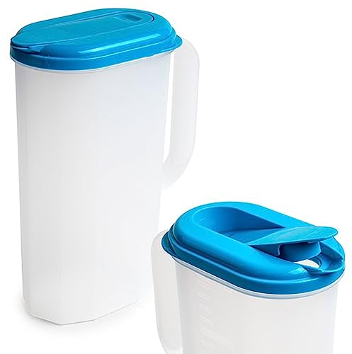 Tradineur - Jarra de plástico para servir agua, bebidas frías, translúcida, incluye línea de medida, frigorífico, cocina, fabricada en España, 2 litros - 24,5 x 19 x 9 cm - Color aleatorio