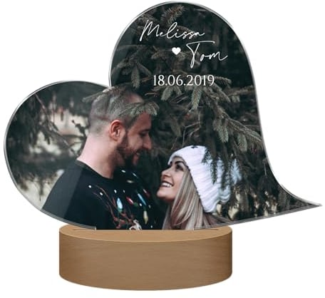 CHRISCK design LED Foto in Herzform mit Beleuchtung und Holzständer - personalisierte Geschenke für Partner Freund Freundin Geburtstag - Fotogeschenk Geschenkidee