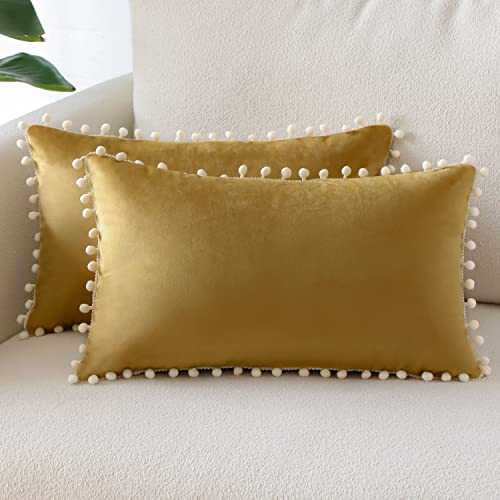 Sungeek 2er Set Samt Kissenbezüge, Dekorativ Zierkissenbezüge Weich Kissenbezug Pompon Dekokissen Sofakissen Couchkissen Deko Bezug Kissenhülle für Sofa Schlafzimmer Wohnzimmer (30x50 cm, Gold)