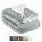 Beautissu Sherpa Decke Kuscheldecke Glitzereffekt 150x200 cm XL Hellgrau – Dicke Winter Fleecedecke Lammfell-Optik & – Hautfreundliche Flauschige Wärmedecke Couch-Überwurf Sofadecke – Elisa