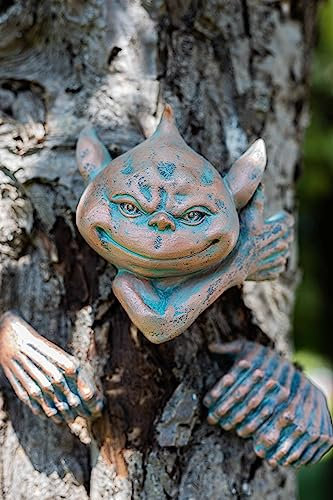 Garden Mile Unique Outdoor Decoration Tree Hugger Goblin Elf Tree Peeker Mounted Gargoyle Face Ideal for Trees, Garden Fences, Wall Decor, Fantasy Themed Resin Gnomes Ornaments Perfect for Gifts