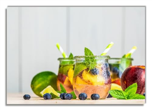 Wallario Glasbild Erfrischender Eistee mit Pfirsichen und Blaubeeren - 70 x 100 cm Wandbilder Glas in Premium-Qualität: Brillante Farben, freischwebende Optik