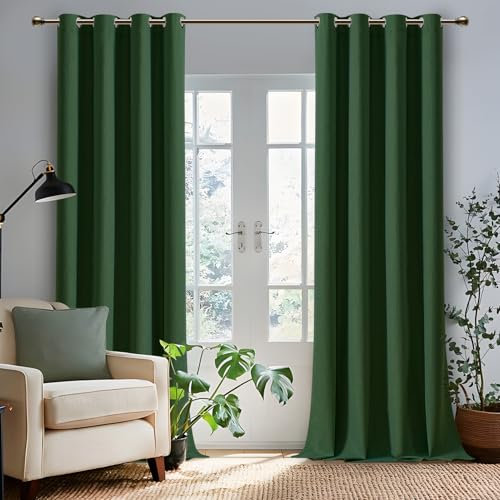 MRTREES Vorhänge Schlafzimmer 100% Blickdicht Dunkelgrün Gardinen Leinenoptik 2er Set, Thermovorhang Kälteschutz mit Ösen für Wohnzimmer, Vorhang Verdunkelung 245 cm Lang, 132 cm Breit