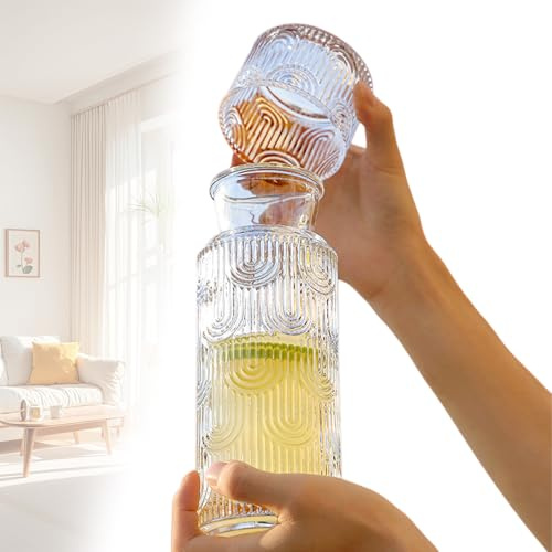 BAIFULAI Ensemble carafe à eau avec gobelet : carafe de chevet en verre de 640 ml, motif vintage en relief, carafe pour chambre d'amis, salle de bain, salon (transparent)
